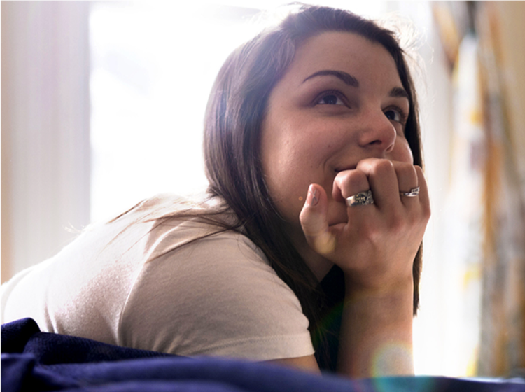 Woman resting her head on her chin thoughtfully, Picture
